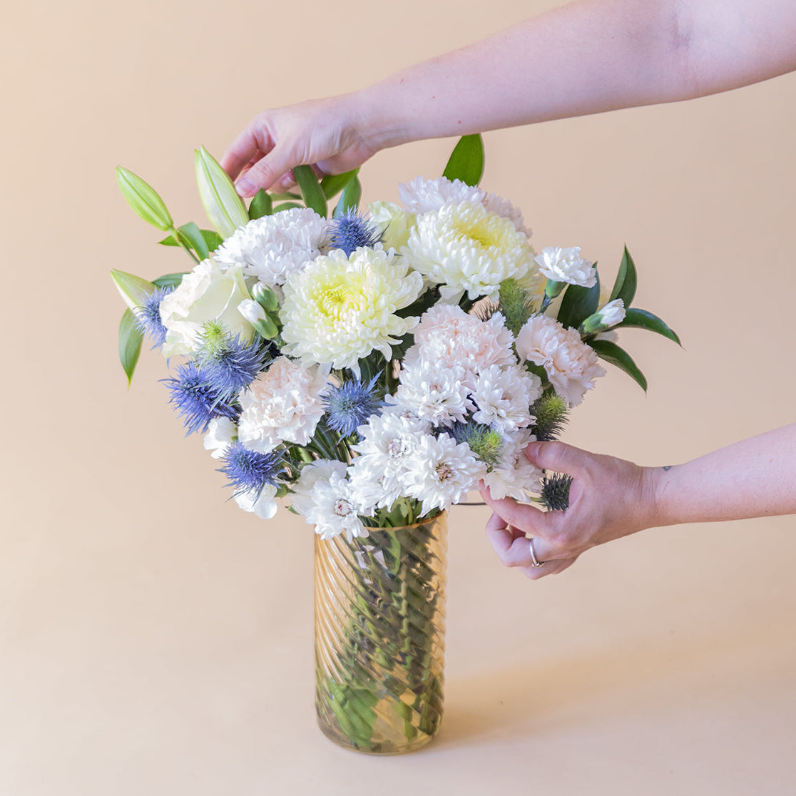The Classic – White Flower Bouquet